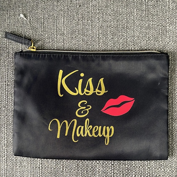 Kiss & Makeup 💋 Cosmetics Bag - Picture 2 of 8